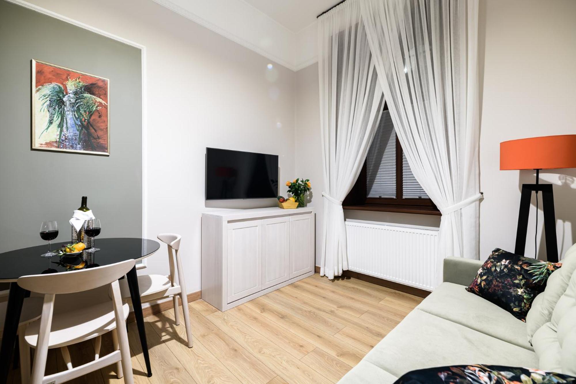 Old Town Ac Apartments Main Raiway Station Krakow Exterior photo